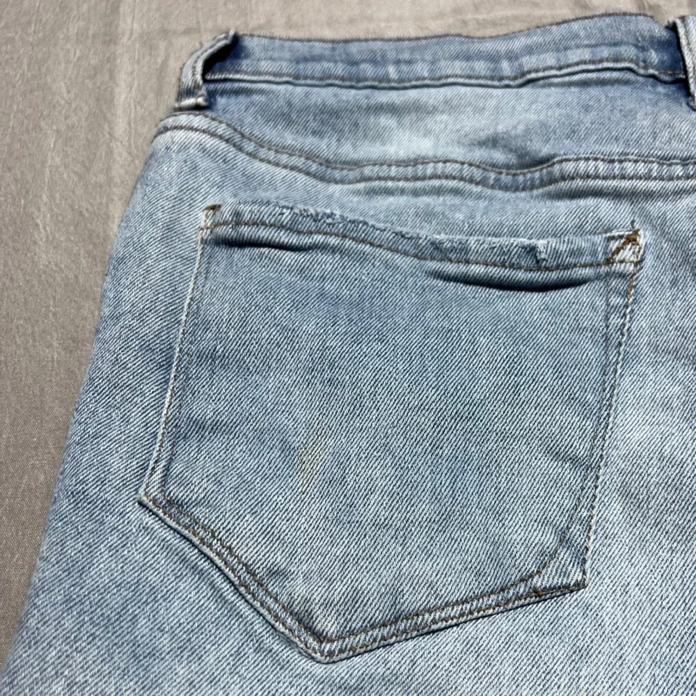 Kensie Jeans Vintage Luxe High Rise Distressed Denim Shorts Light Wash 32 Waist